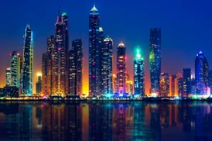 53367001-vue-de-dubaï-par-nuit-émirats-arabes-unis