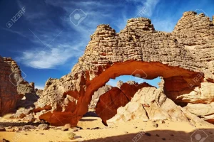 8677714-falaises-de-grès-bizarres-dans-le-désert-du-sahara-le-tassili-n-ajjer-algérie